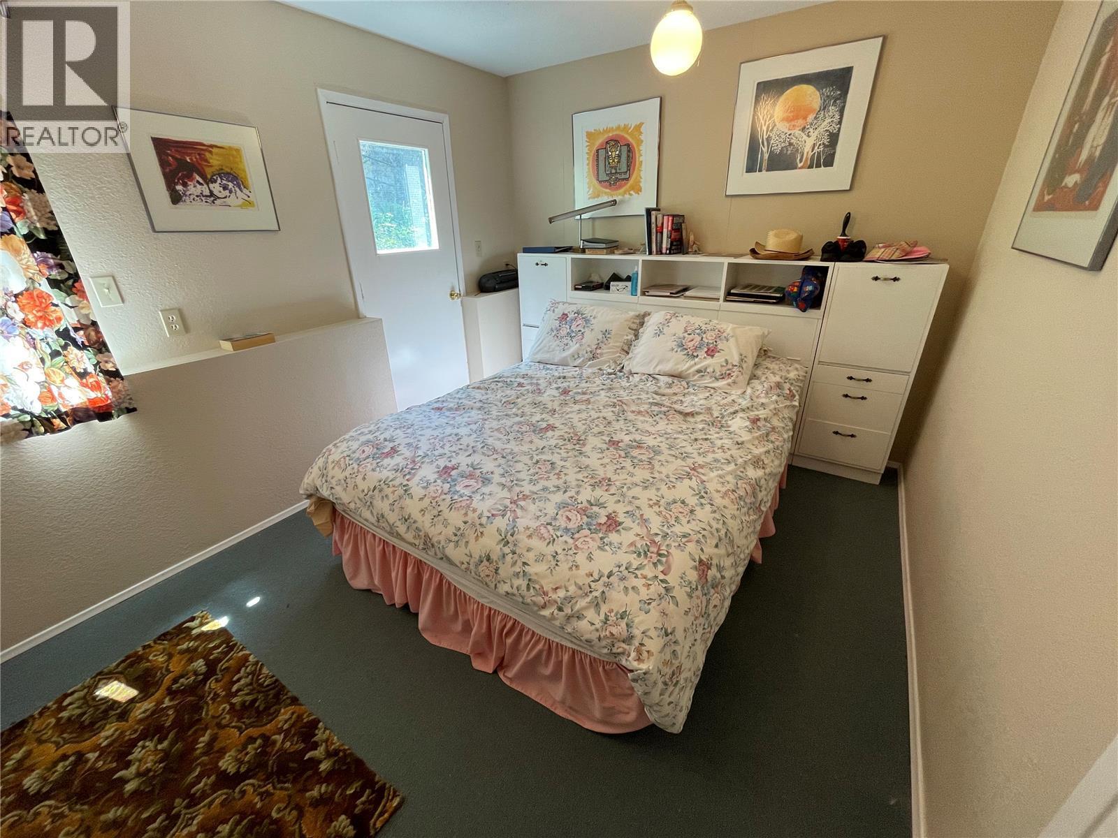 110 Russell Road - 33