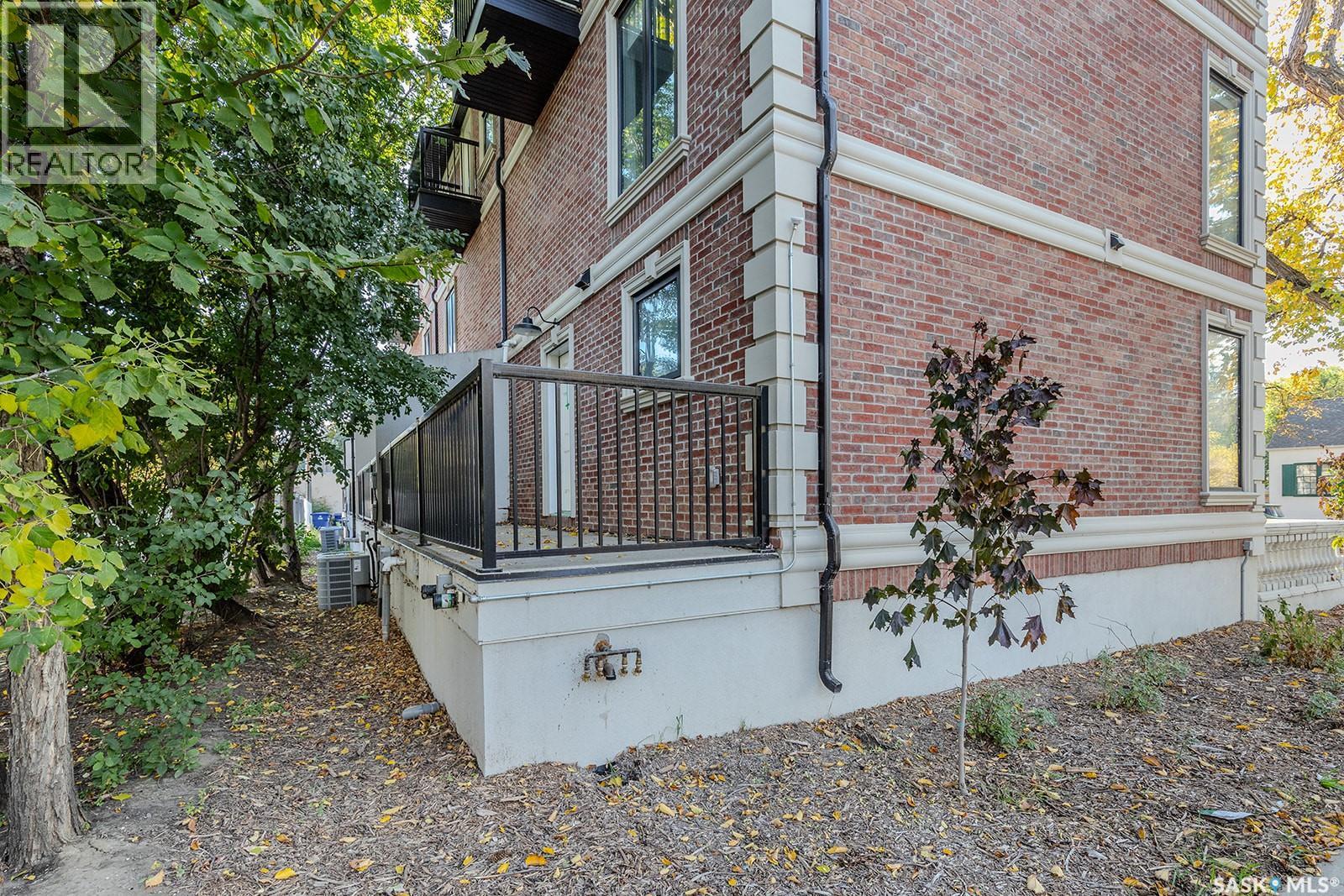 #1001 Osler STREET - 27