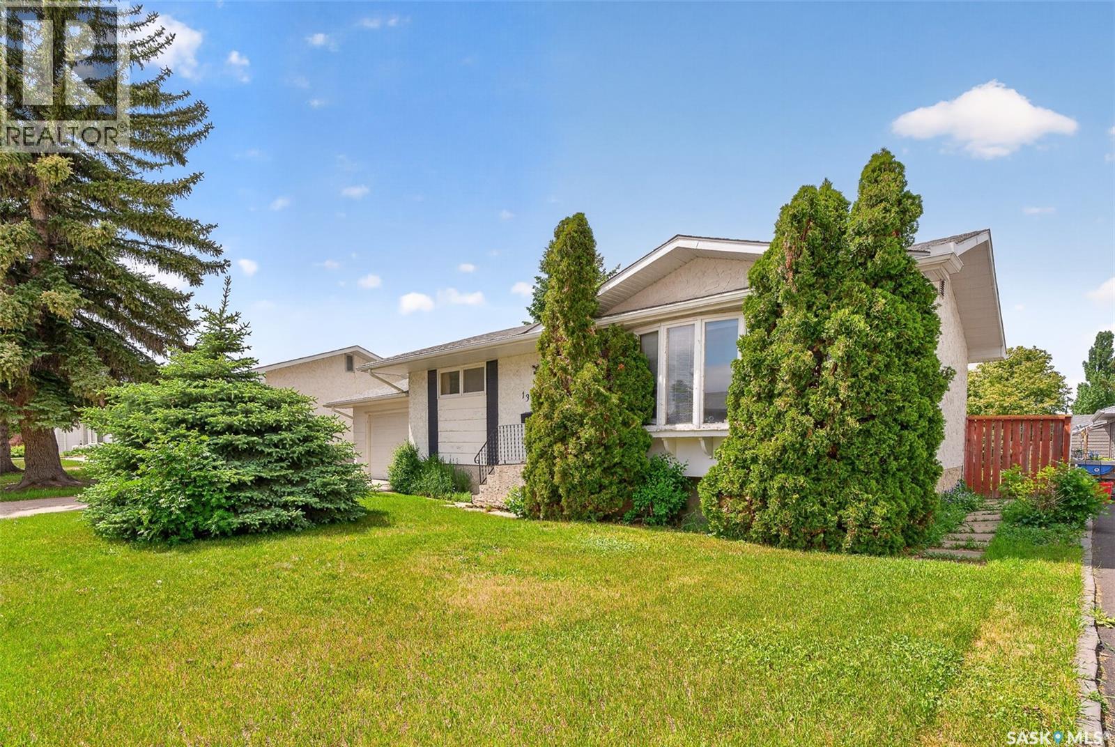 1373 Prince CRESCENT - 1