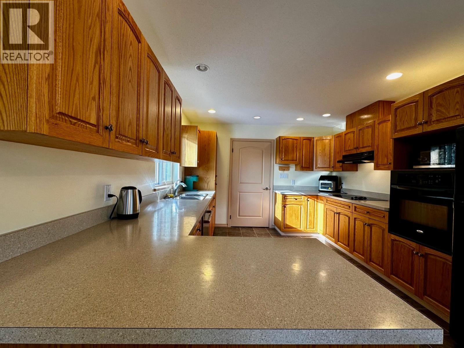 #A-B 3640 VICTORIA DRIVE - 10