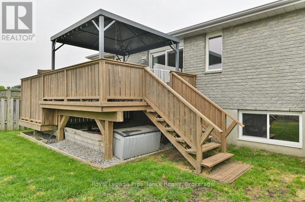 35 RIDGEVIEW LANE - 32