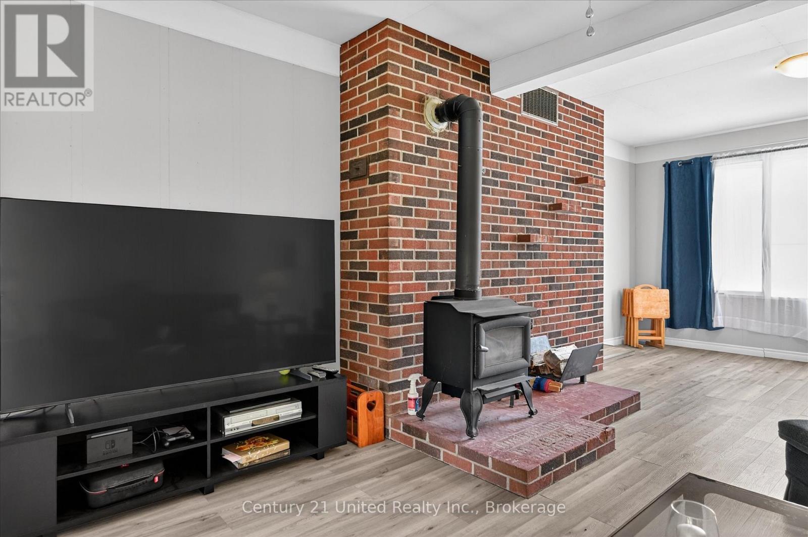 323 ST LAWRENCE STREET W - 10