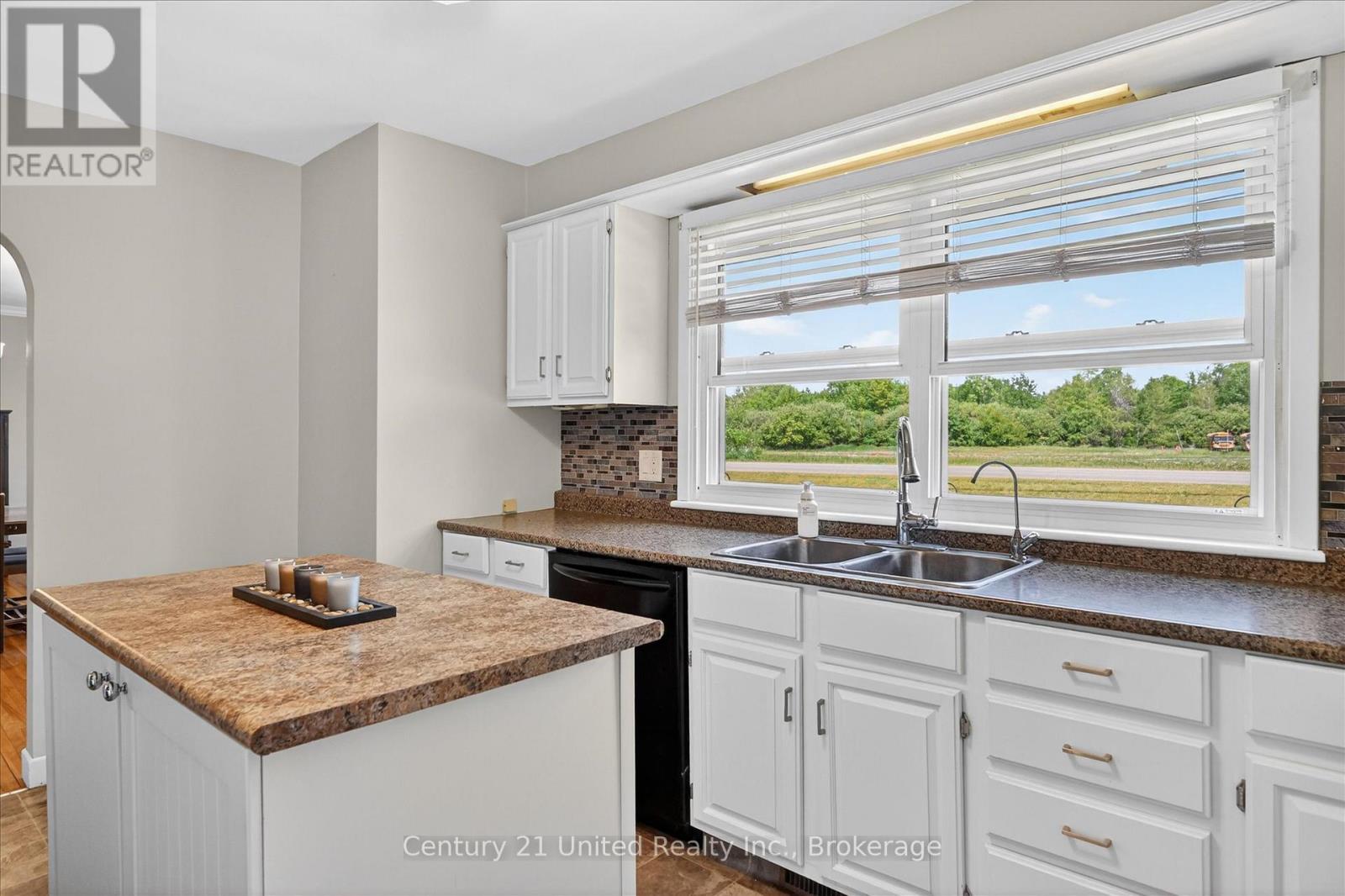 323 ST LAWRENCE STREET W - 13