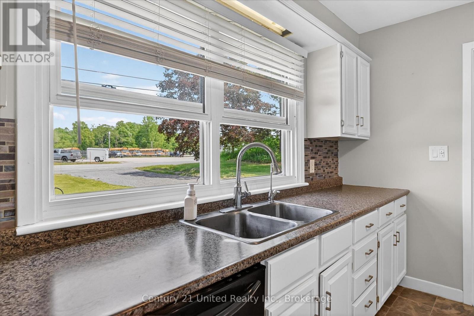 323 ST LAWRENCE STREET W - 15
