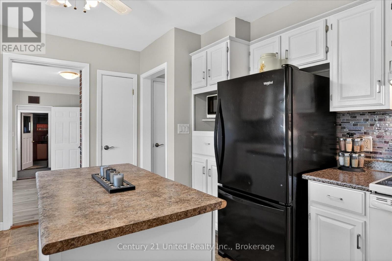 323 ST LAWRENCE STREET W - 16