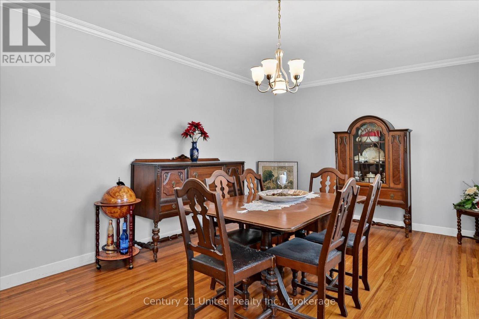 323 ST LAWRENCE STREET W - 22