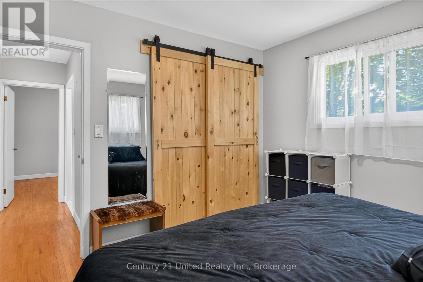 323 ST LAWRENCE STREET W - 24