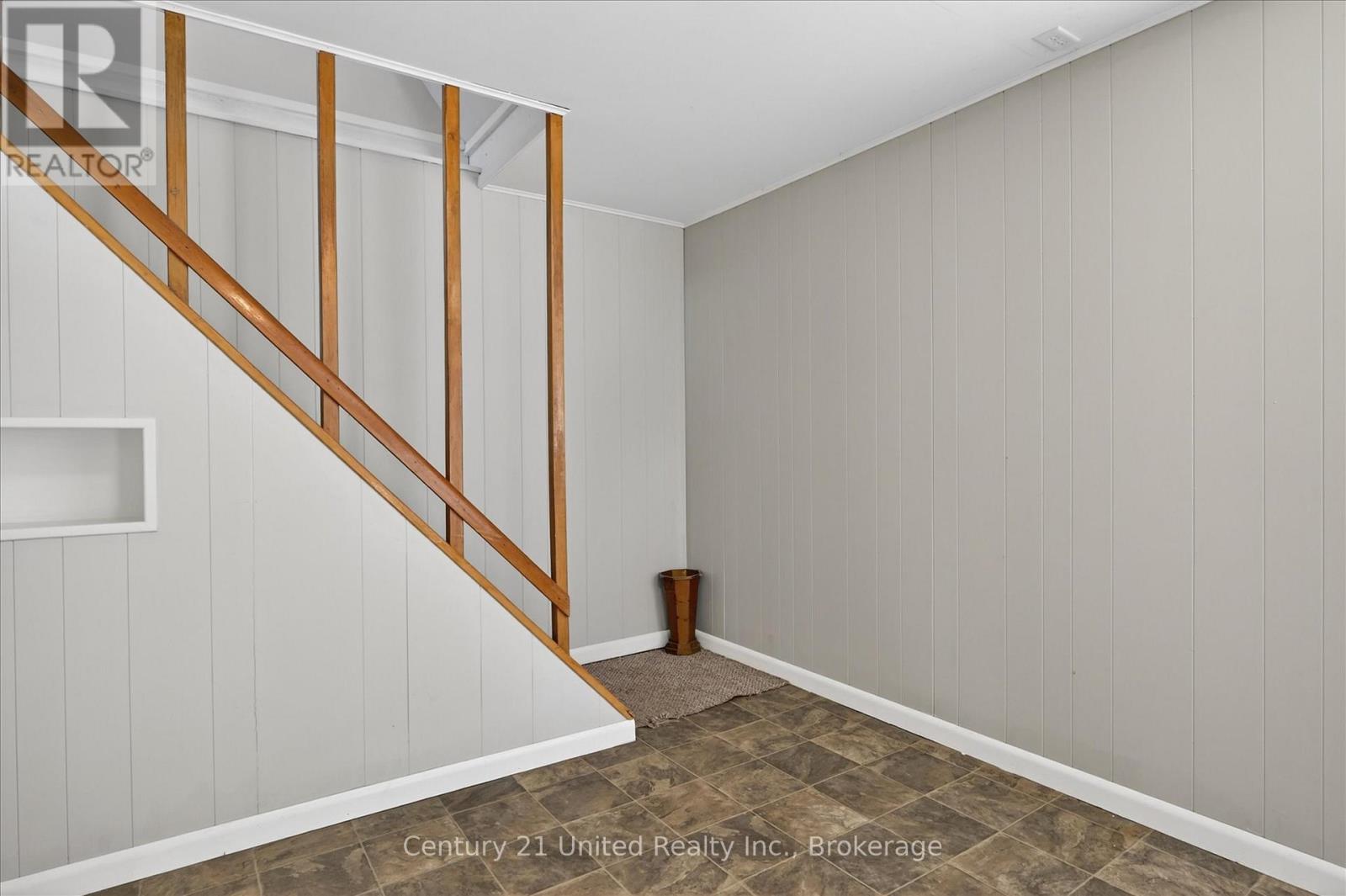 323 ST LAWRENCE STREET W - 28