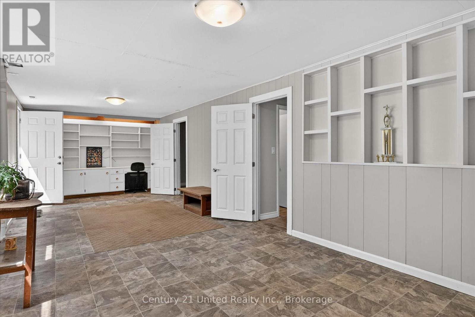 323 ST LAWRENCE STREET W - 29