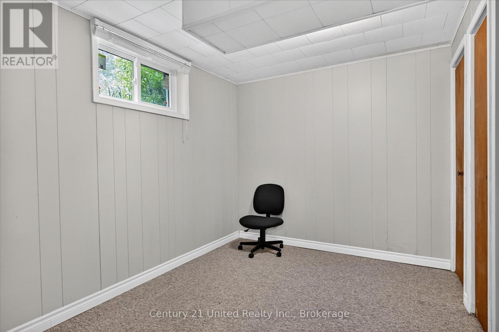 323 ST LAWRENCE STREET W - 32