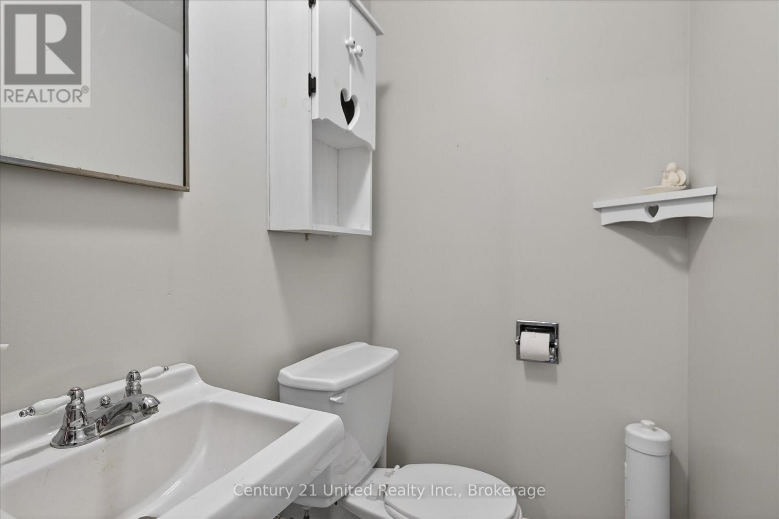 323 ST LAWRENCE STREET W - 34