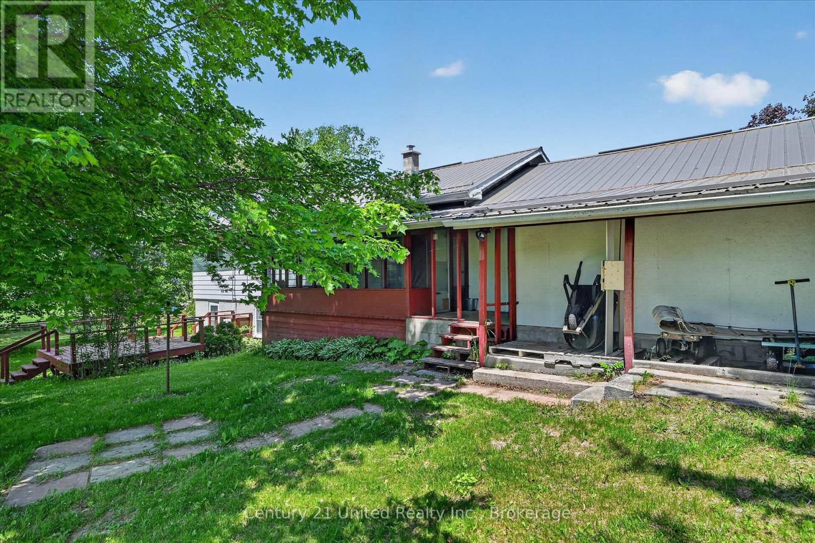 323 ST LAWRENCE STREET W - 38