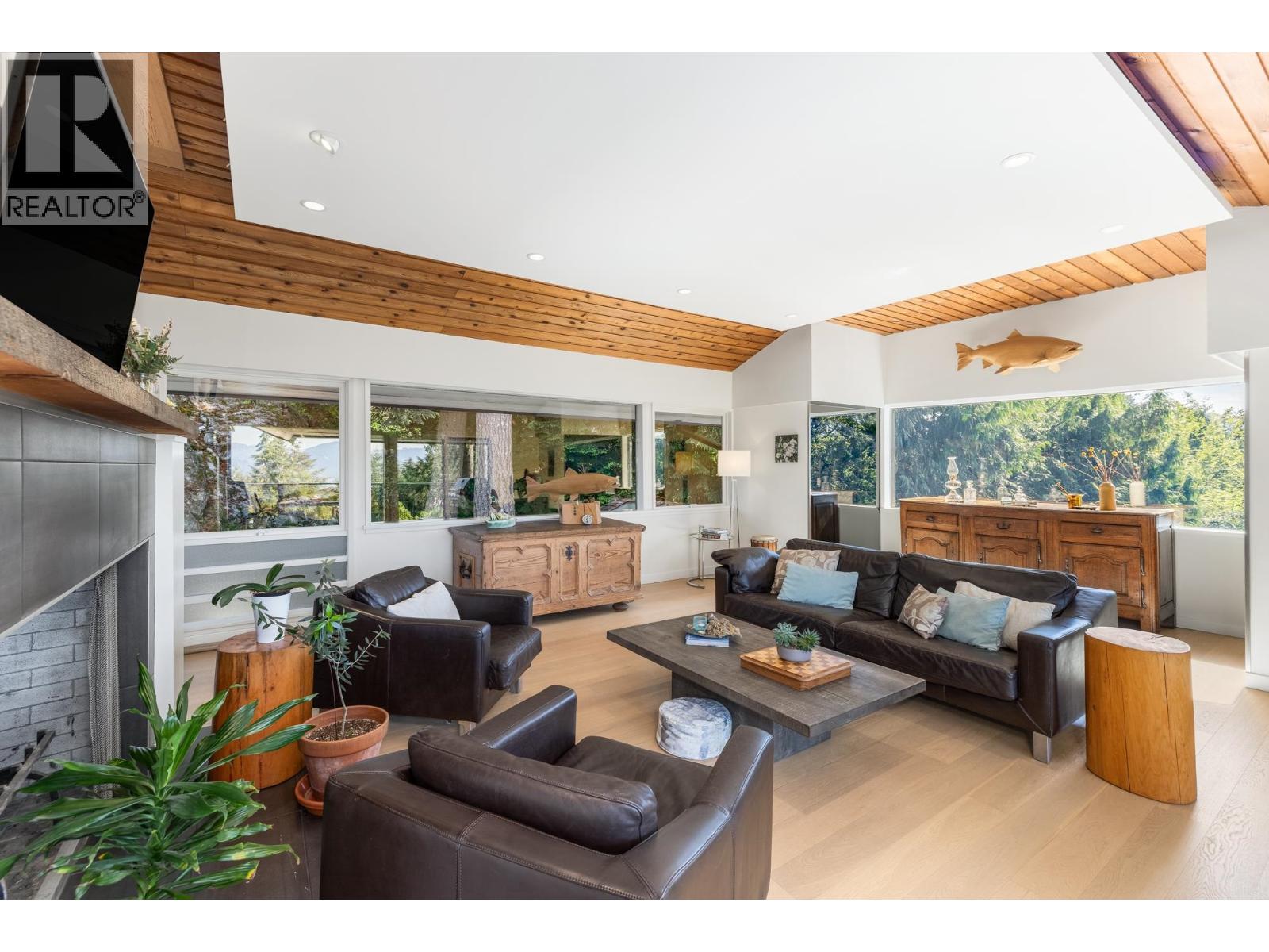 6485 MADRONA CRESCENT — photo 2