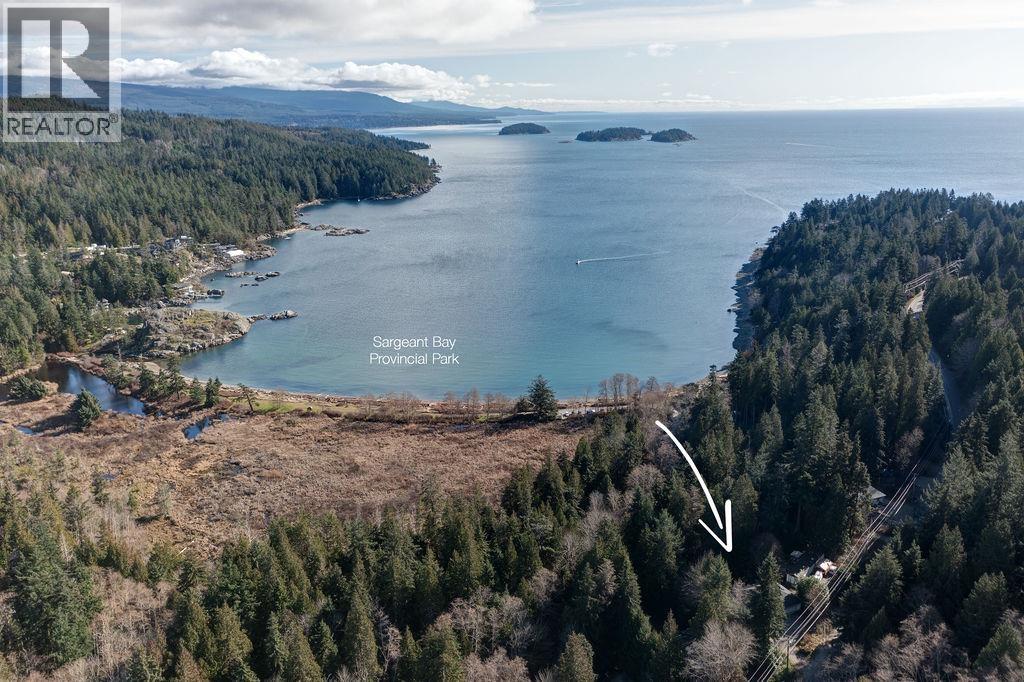 7629 REDROOFFS ROAD, Halfmoon Bay
