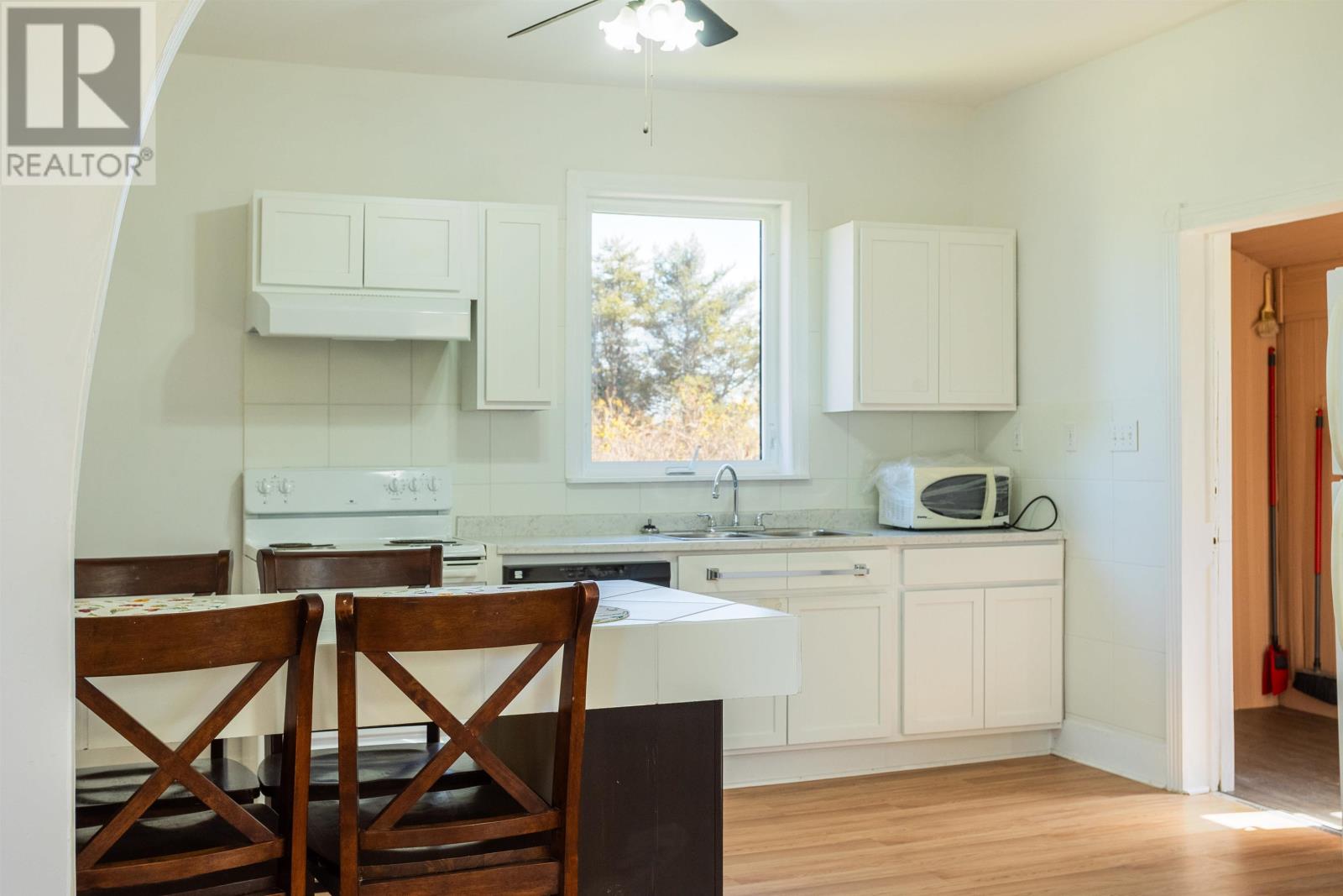 3293 Fort Augustus Road - 10