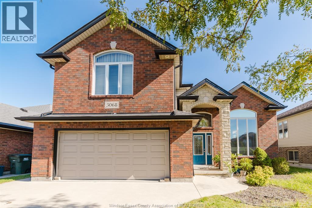 3068 TROUP CRESCENT - 1