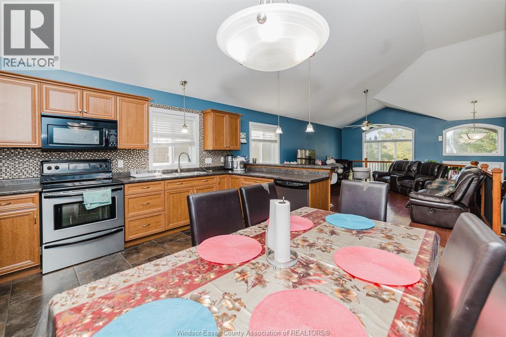 3068 TROUP CRESCENT - 11