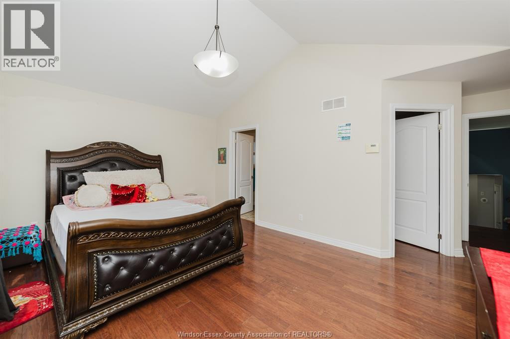 3068 TROUP CRESCENT - 21