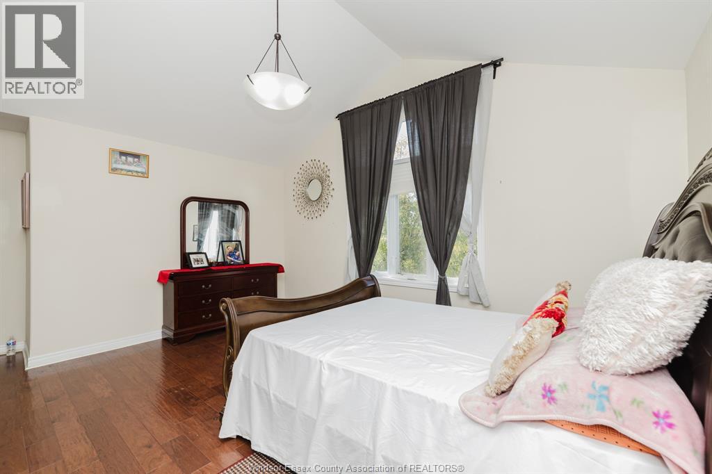 3068 TROUP CRESCENT - 23