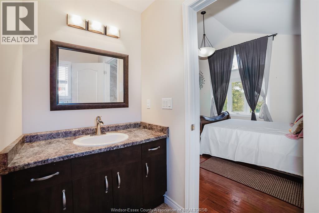 3068 TROUP CRESCENT - 25