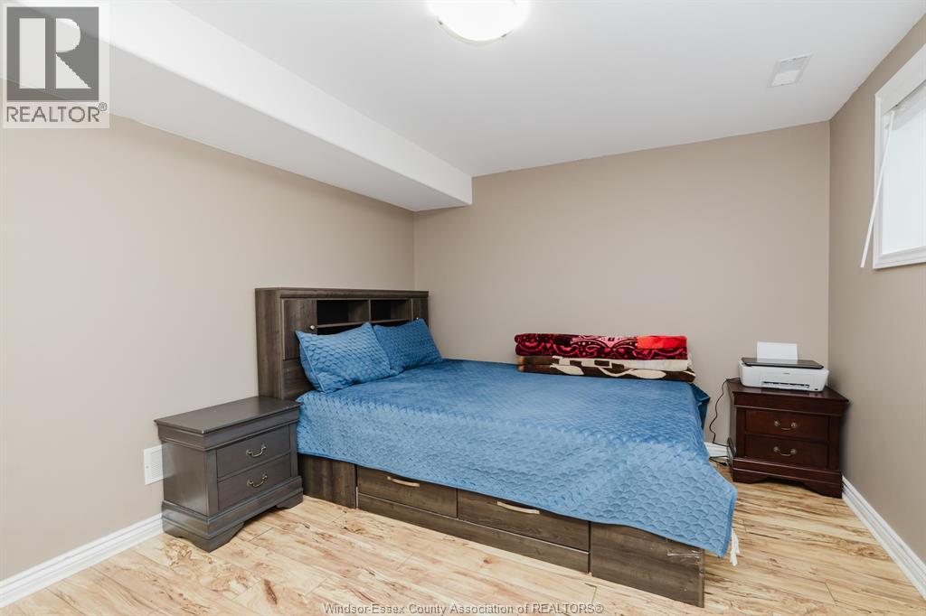 3068 TROUP CRESCENT - 27