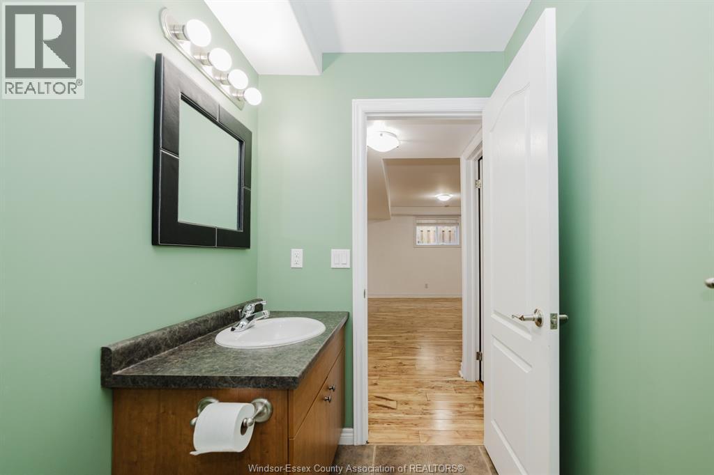 3068 TROUP CRESCENT - 32