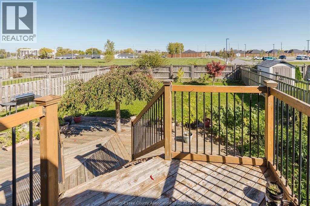 3068 TROUP CRESCENT - 40