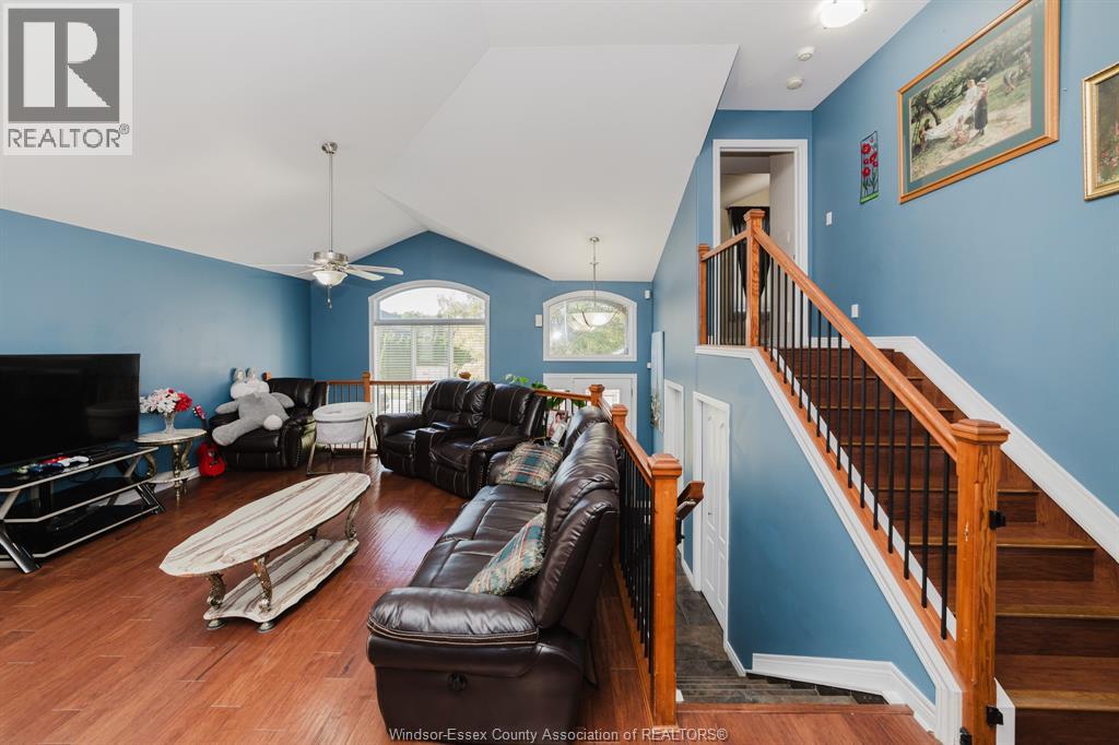 3068 TROUP CRESCENT - 7