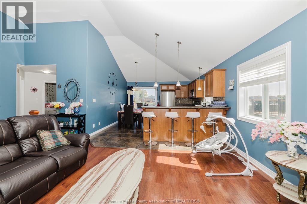 3068 TROUP CRESCENT - 9