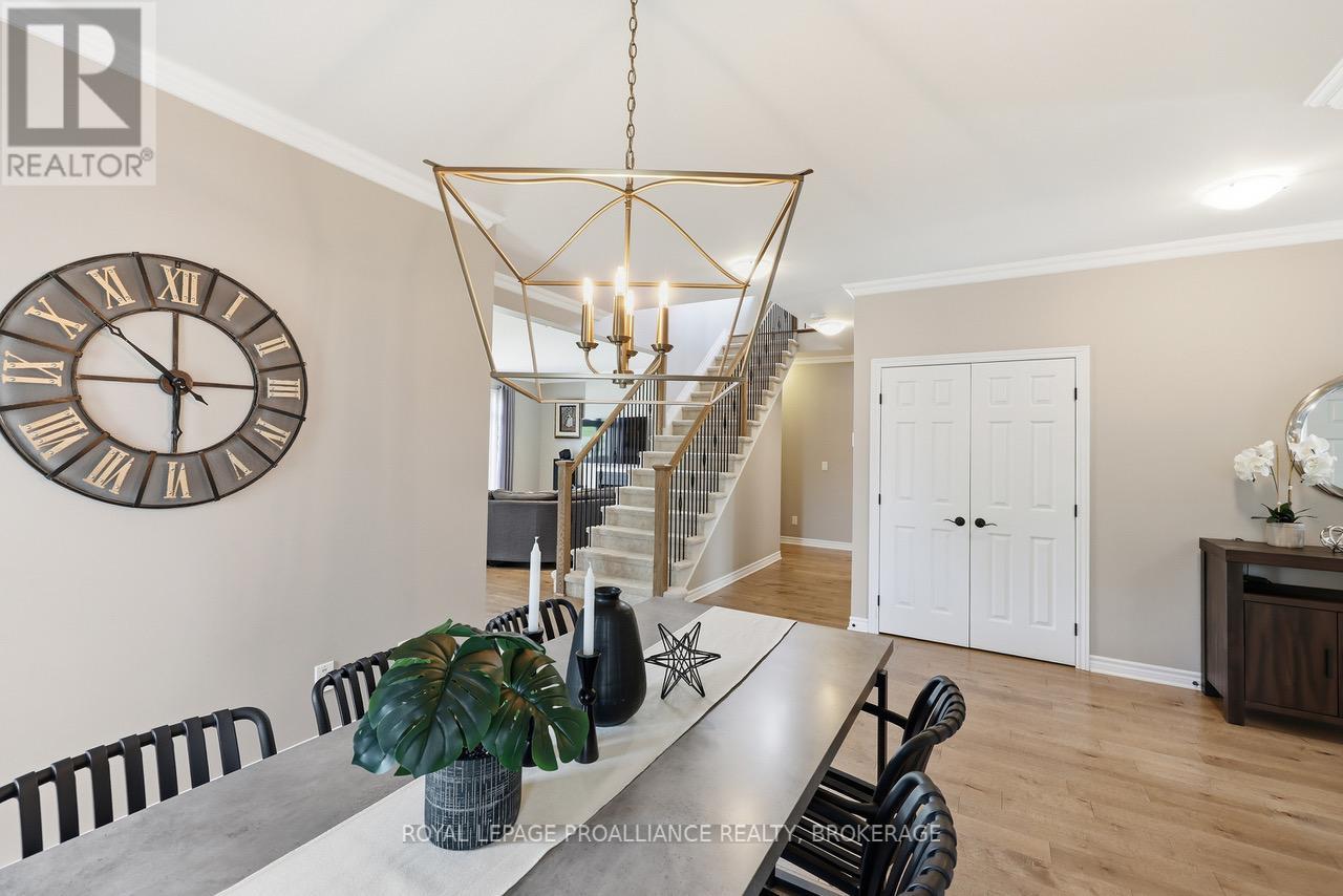561 SAVANNAH COURT - 8