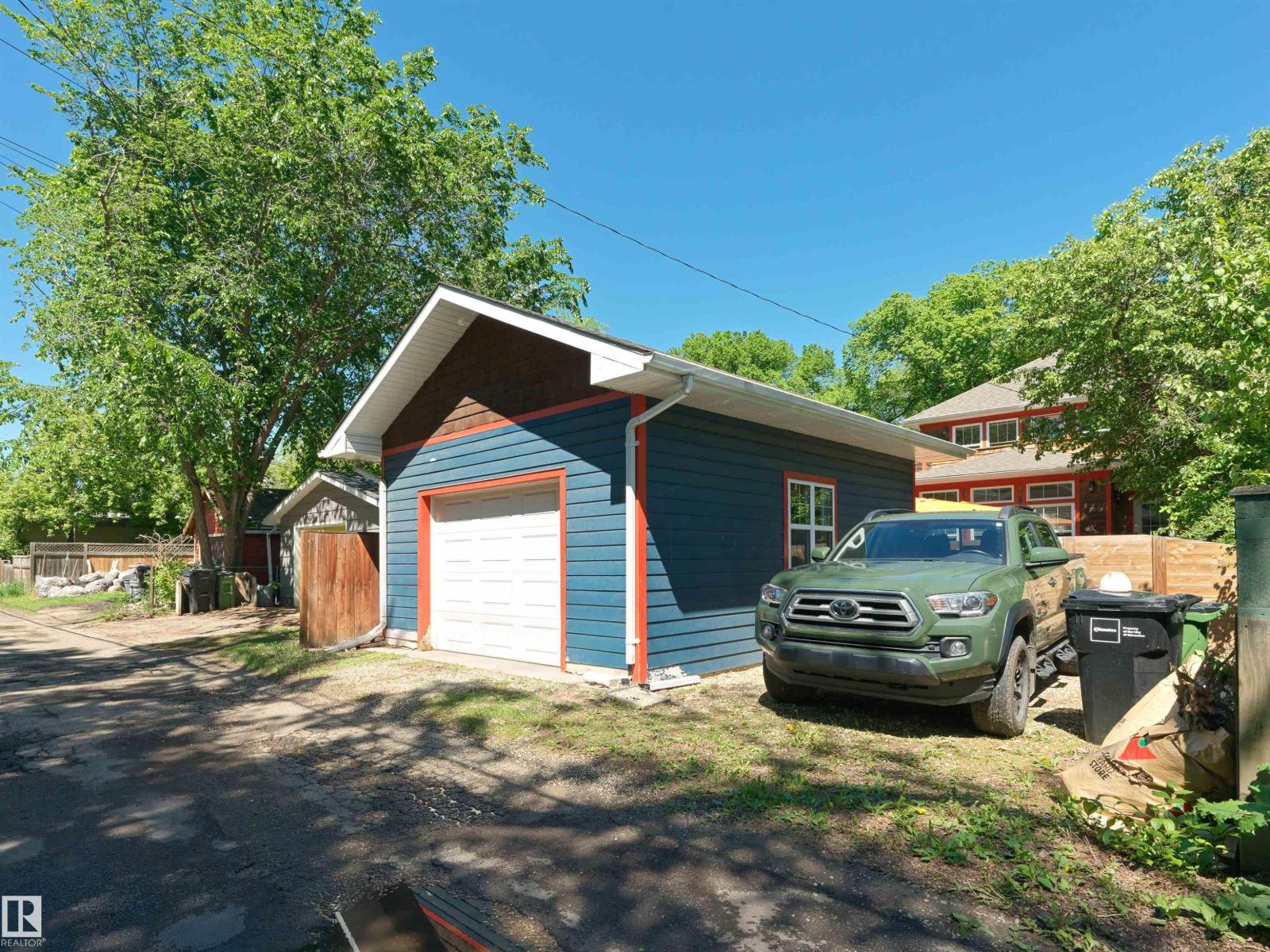 9815 90 AV NW — photo 39