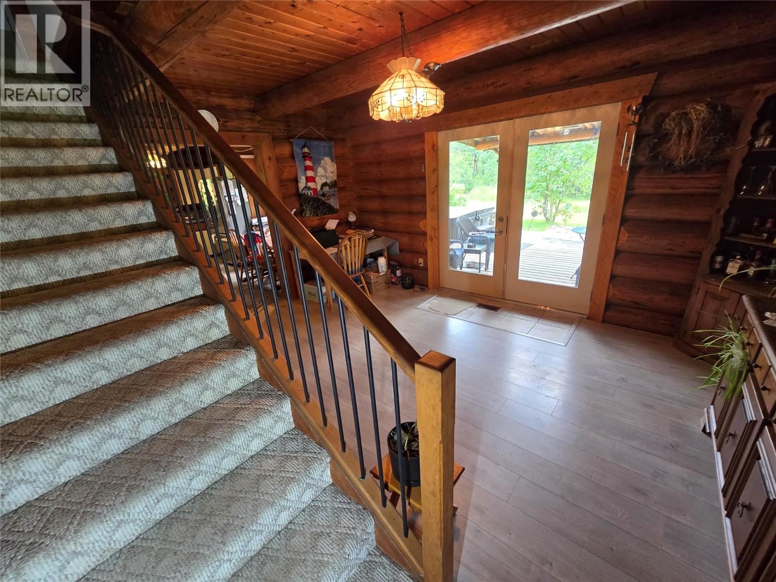 2492 LLOYD Road - 9