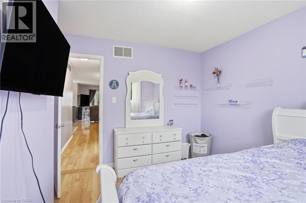 593 GREY Street - 17