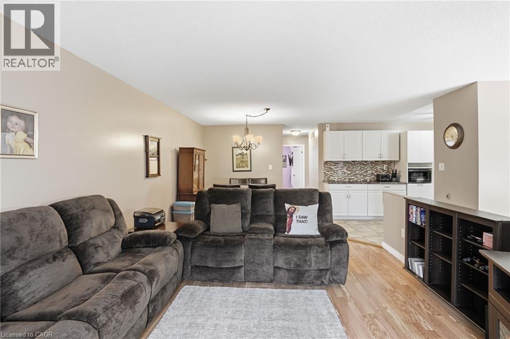 593 GREY Street - 8