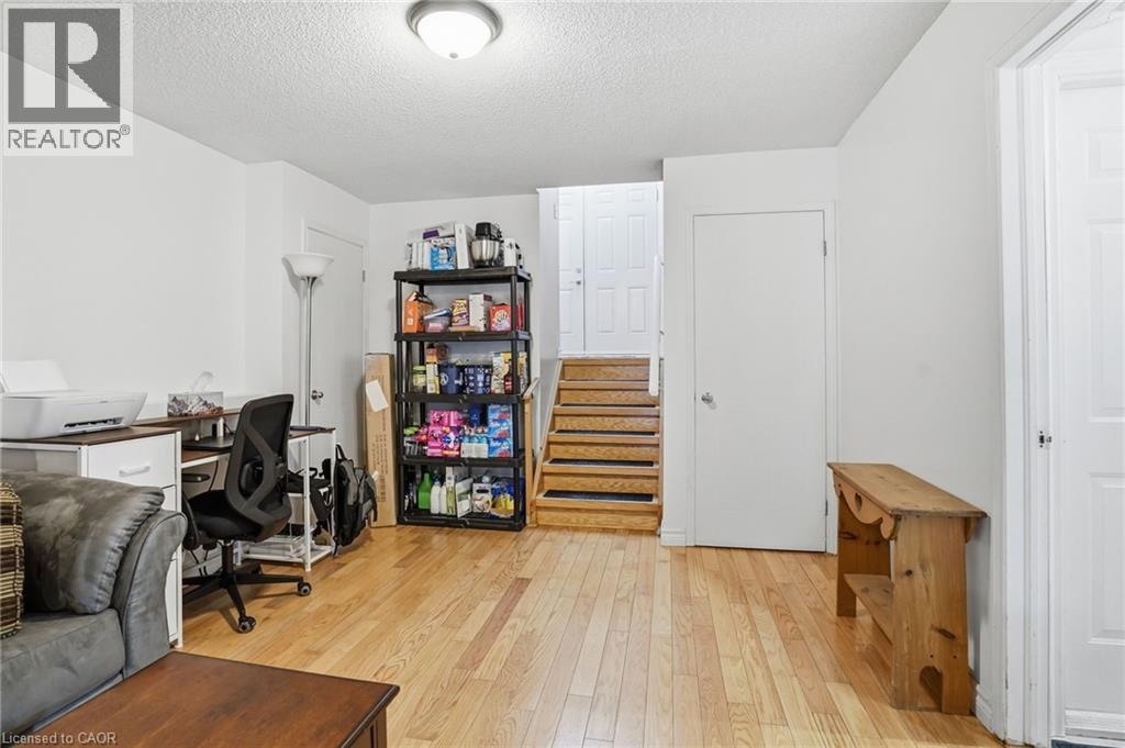 593 GREY Street - 25