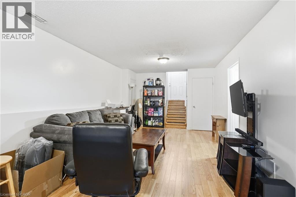 593 GREY Street - 26