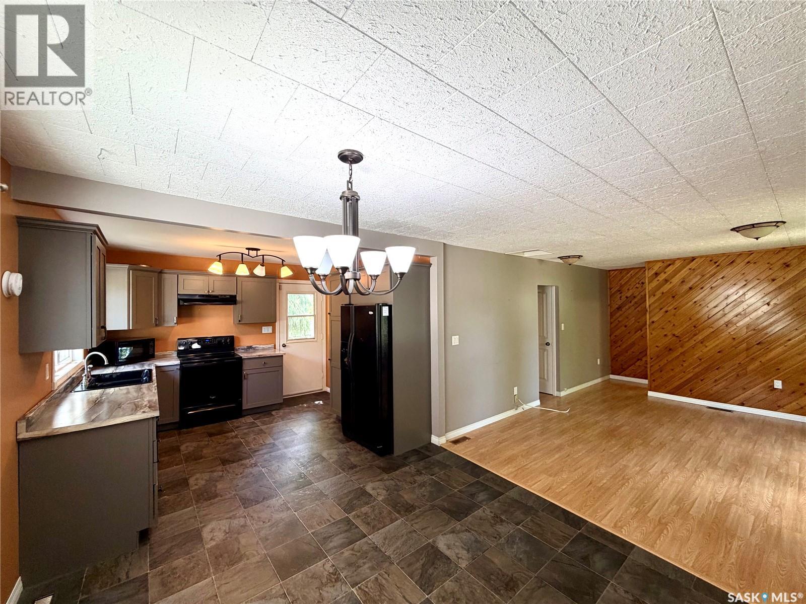 204 4th STREET E - 4