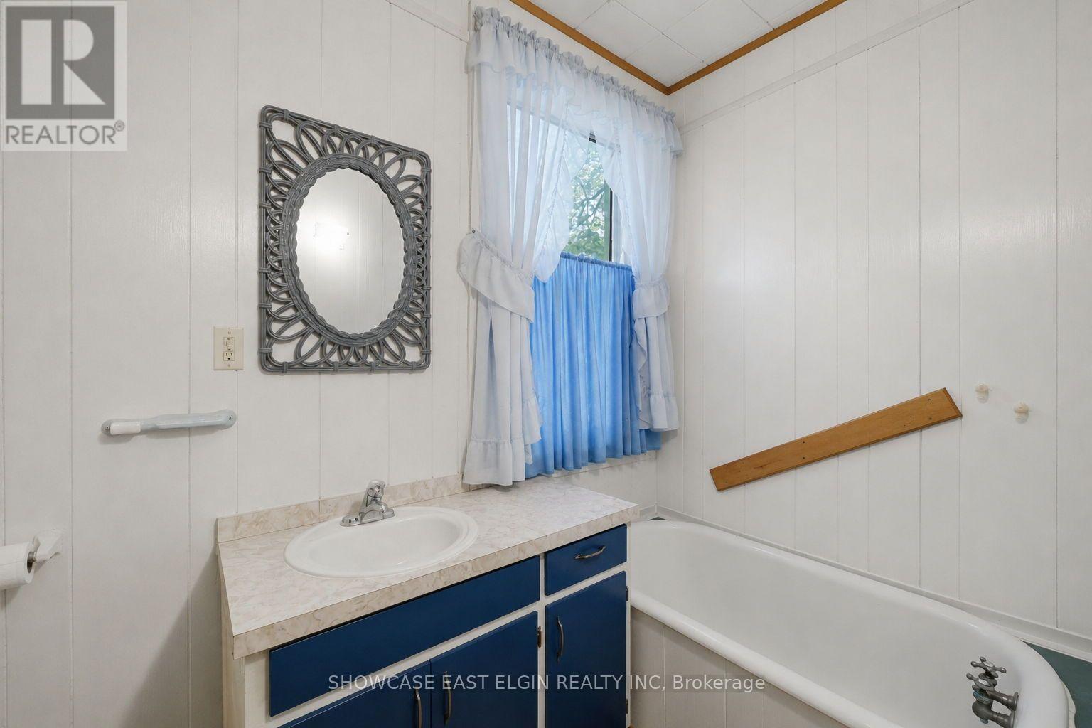 212 SYDENHAM STREET E - 16