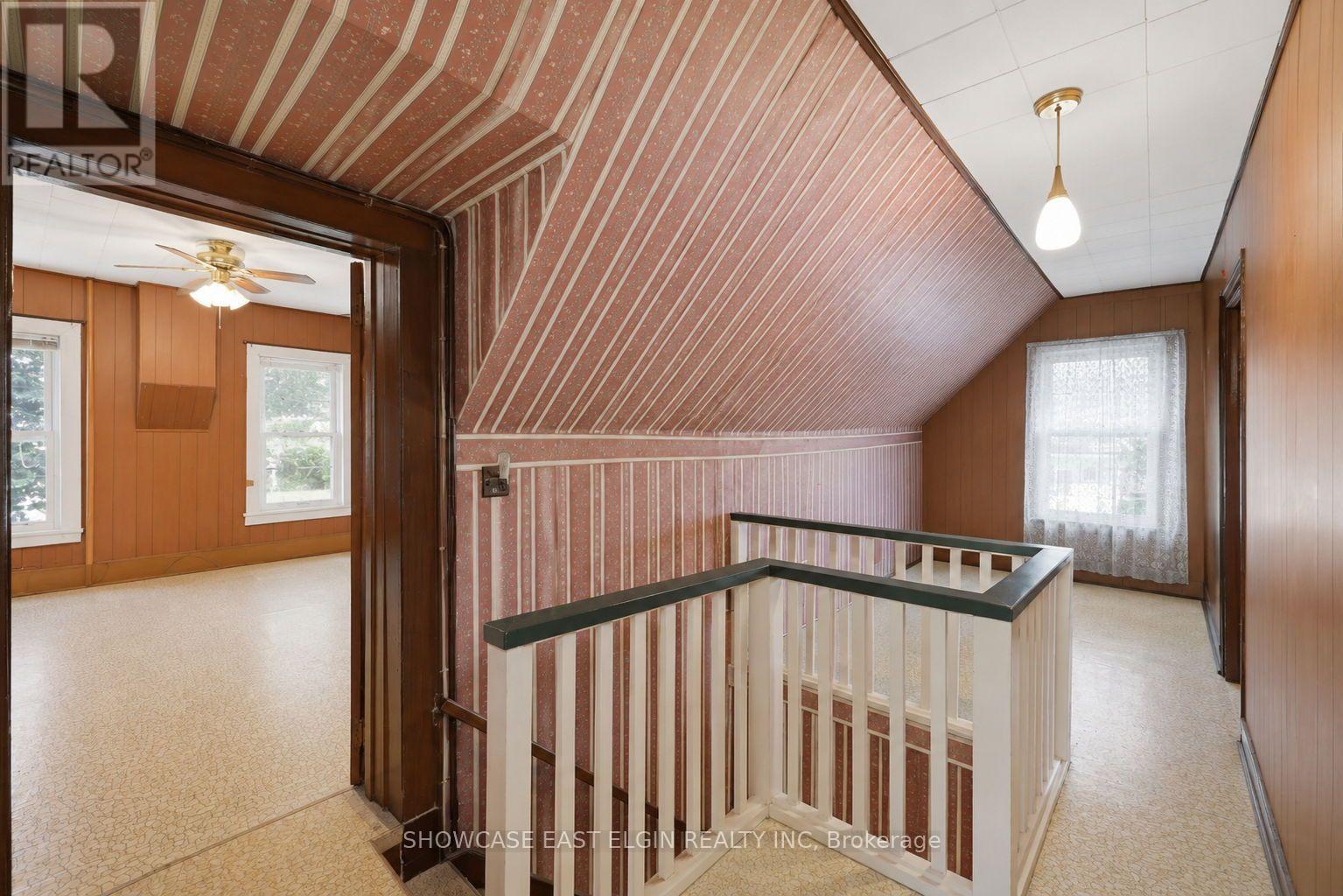 212 SYDENHAM STREET E - 22