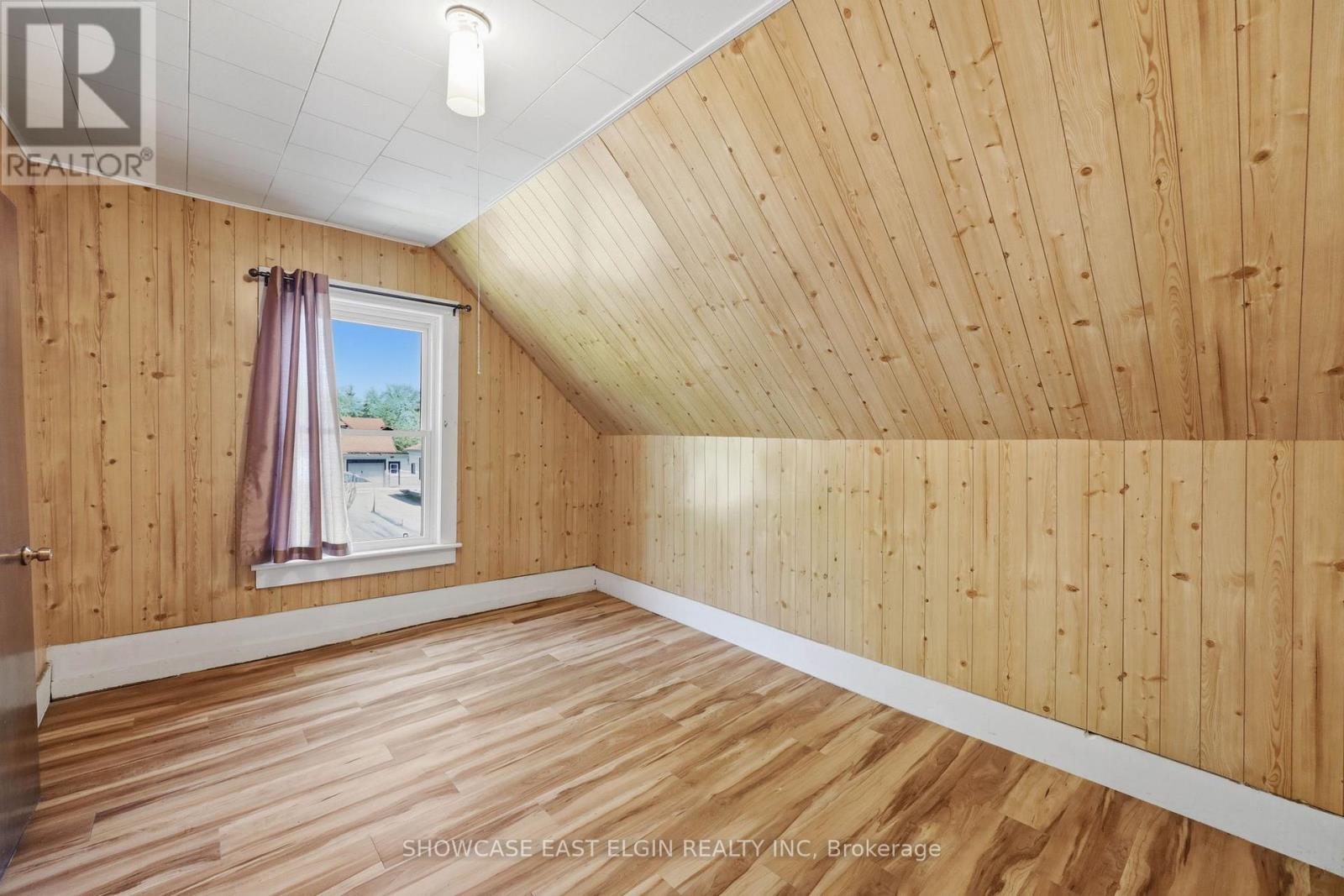 212 SYDENHAM STREET E - 23