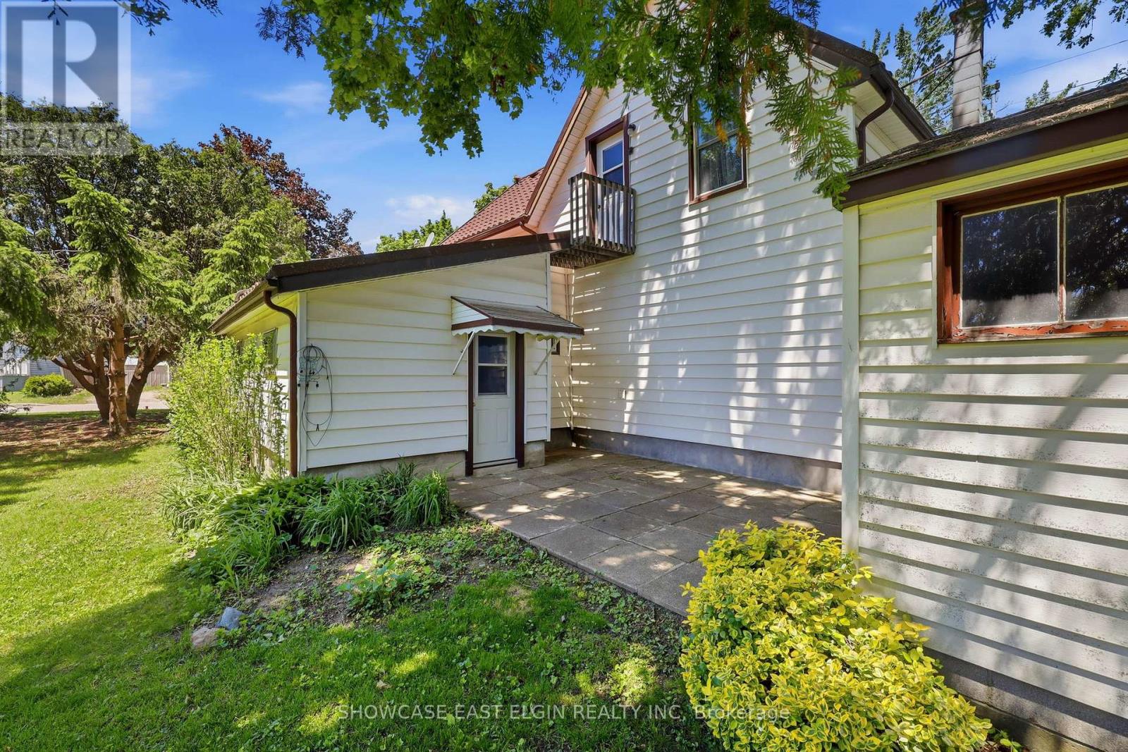 212 SYDENHAM STREET E - 30