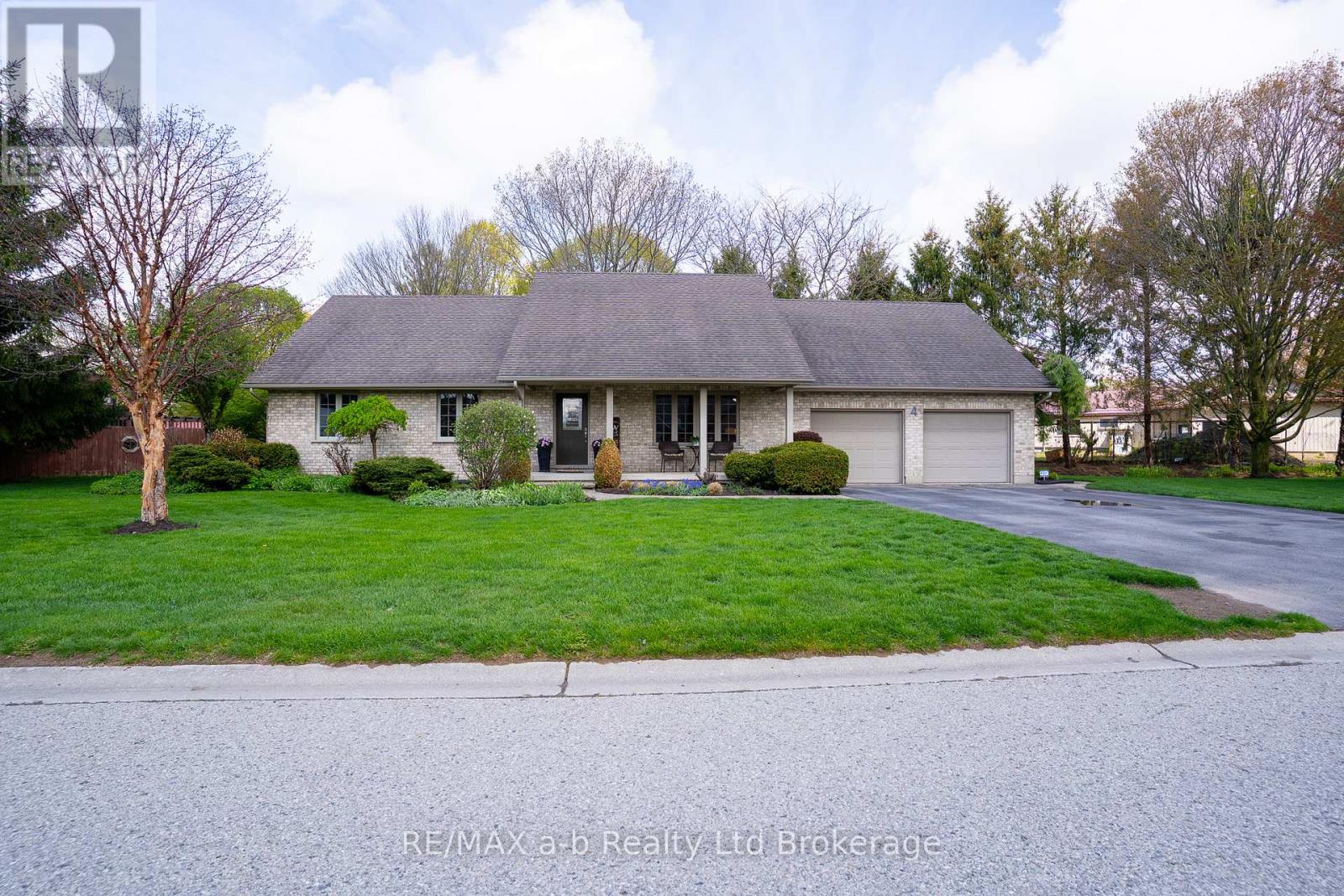 4 OTTERVIEW DRIVE - 1