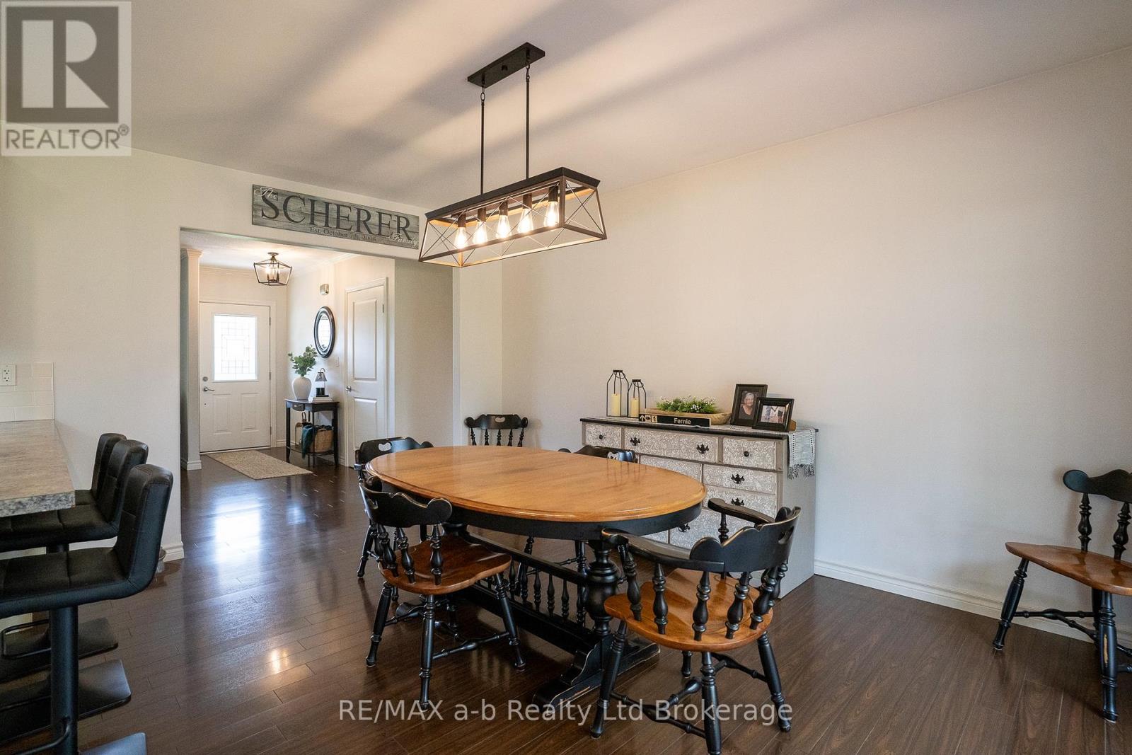 4 OTTERVIEW DRIVE - 18