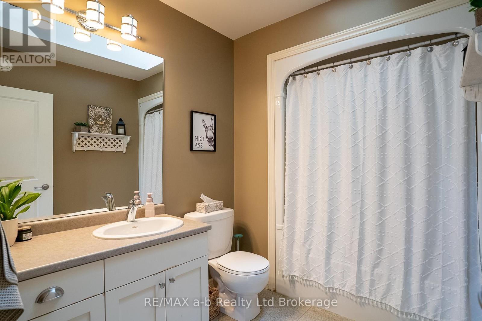 4 OTTERVIEW DRIVE - 23