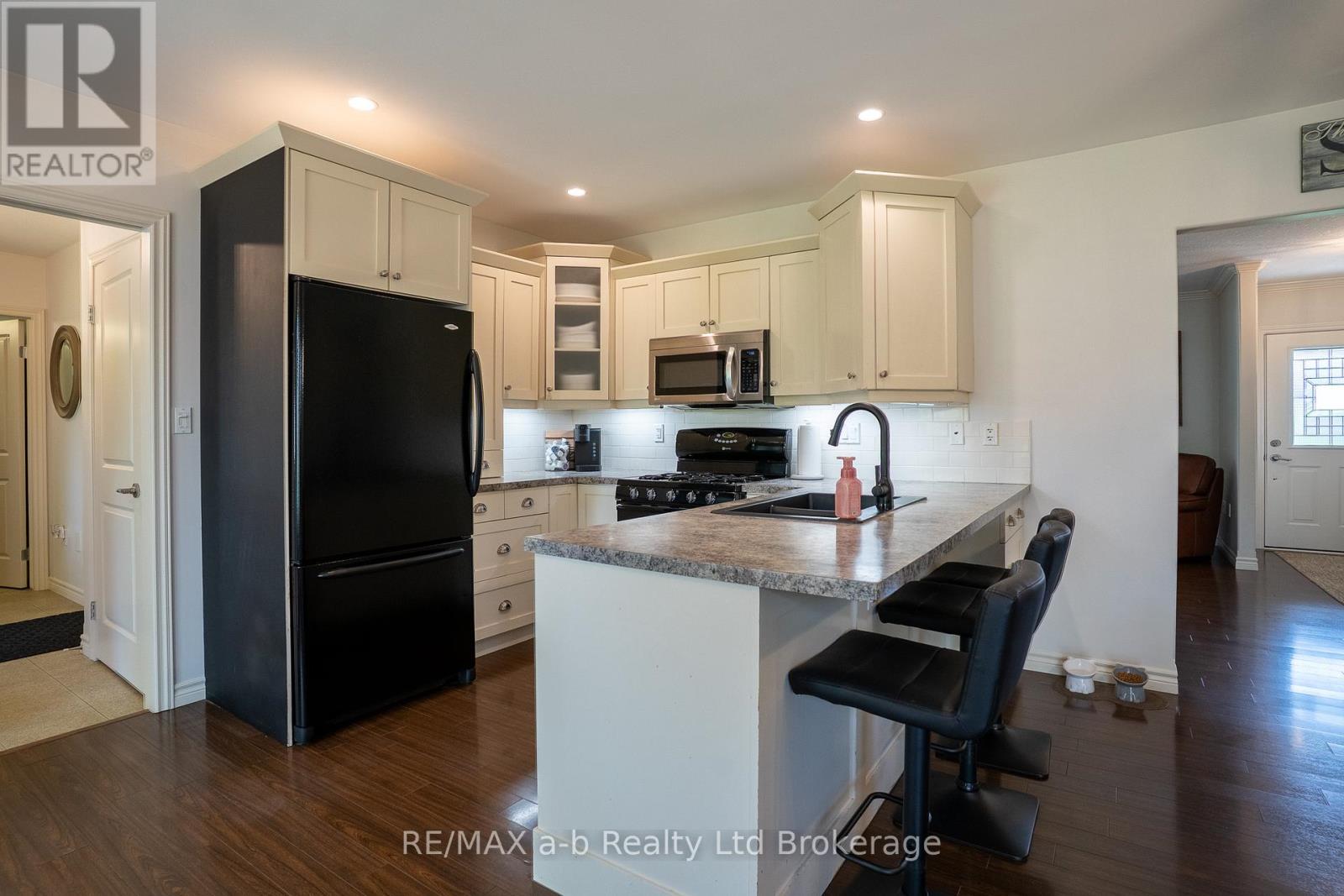 4 OTTERVIEW DRIVE - 15