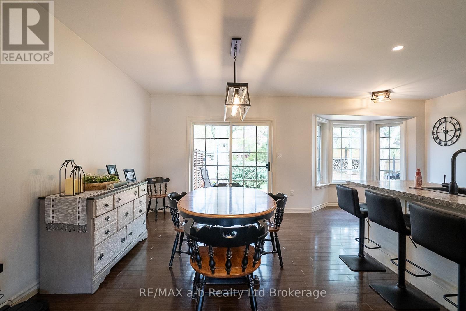 4 OTTERVIEW DRIVE - 12