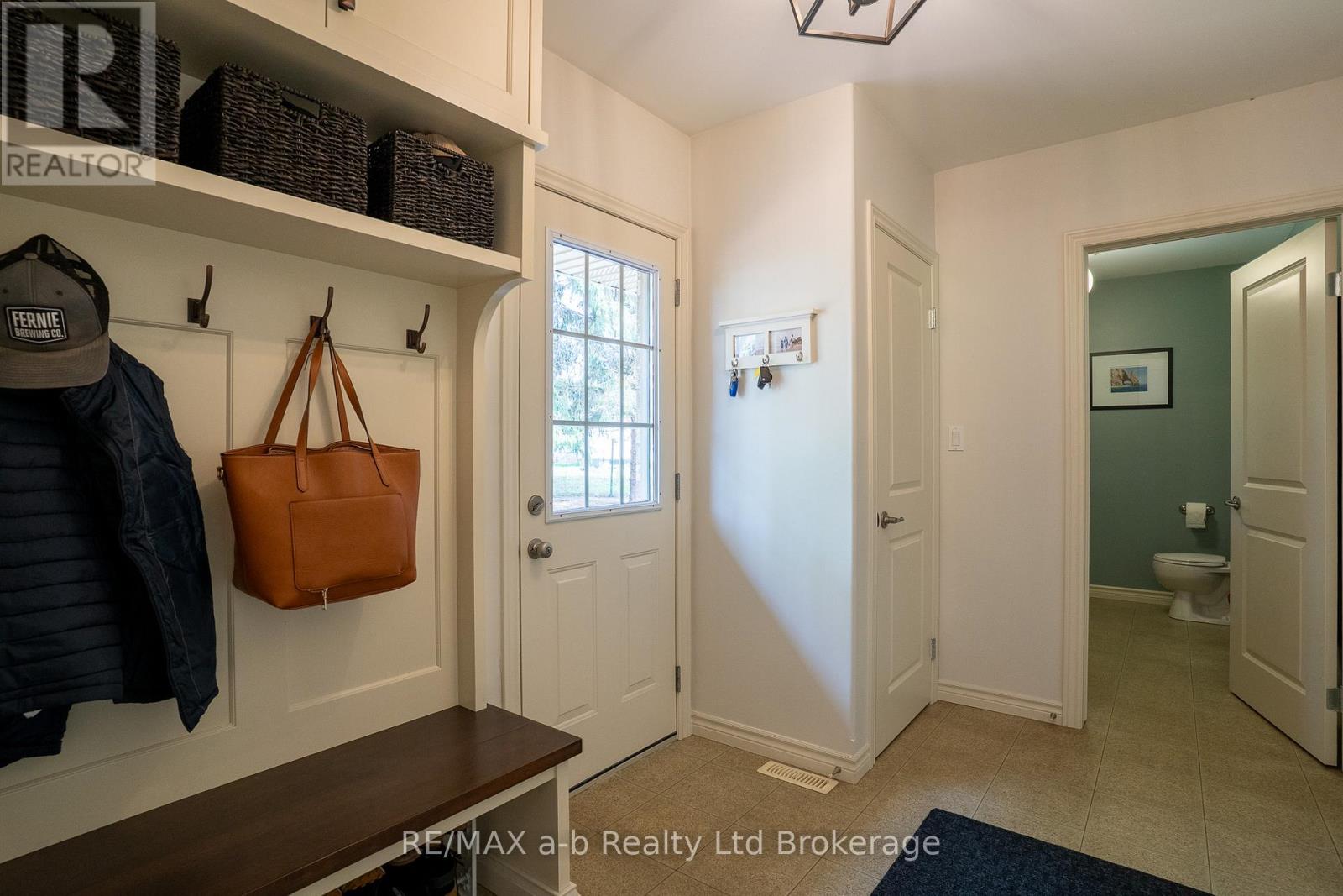 4 OTTERVIEW DRIVE - 24