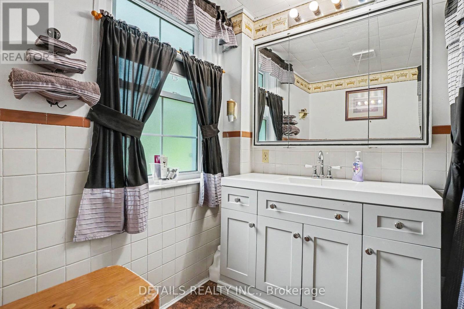243 SOUTH GOWER DRIVE - 20