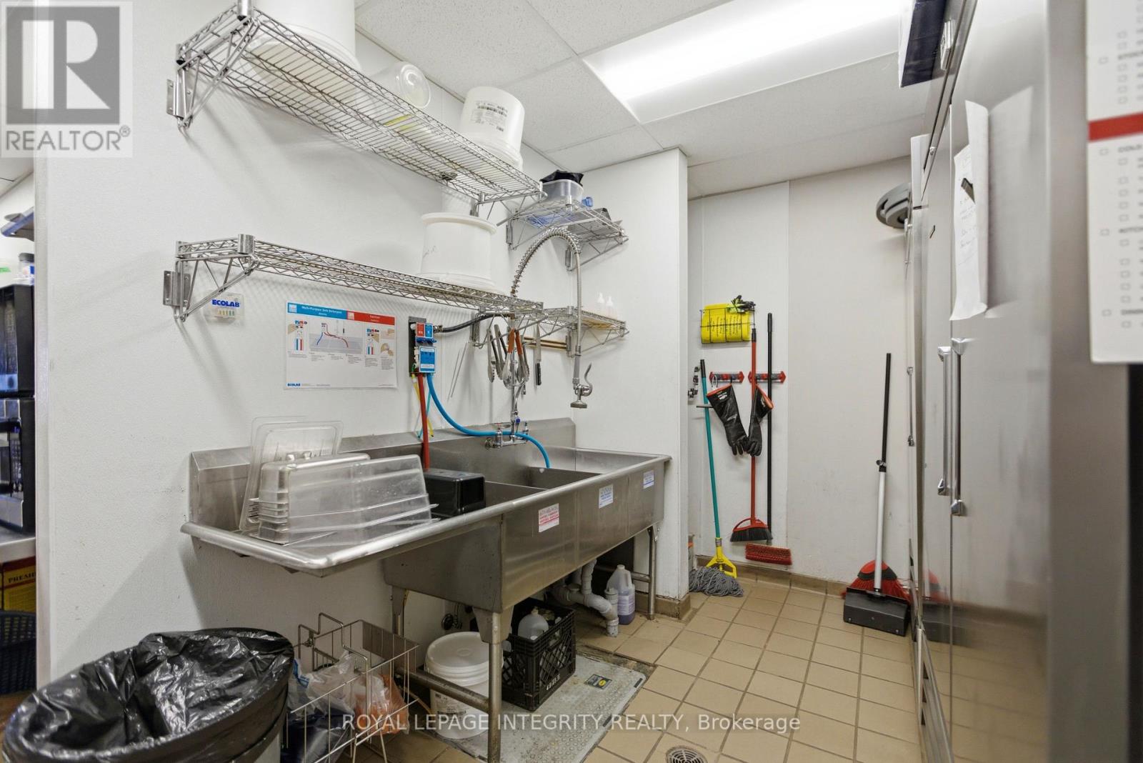 Business for Sale in Ottawa – 4 – 5507 HAZELDEAN RD ROAD, Ottawa – MLS# X13415834 - Image 3