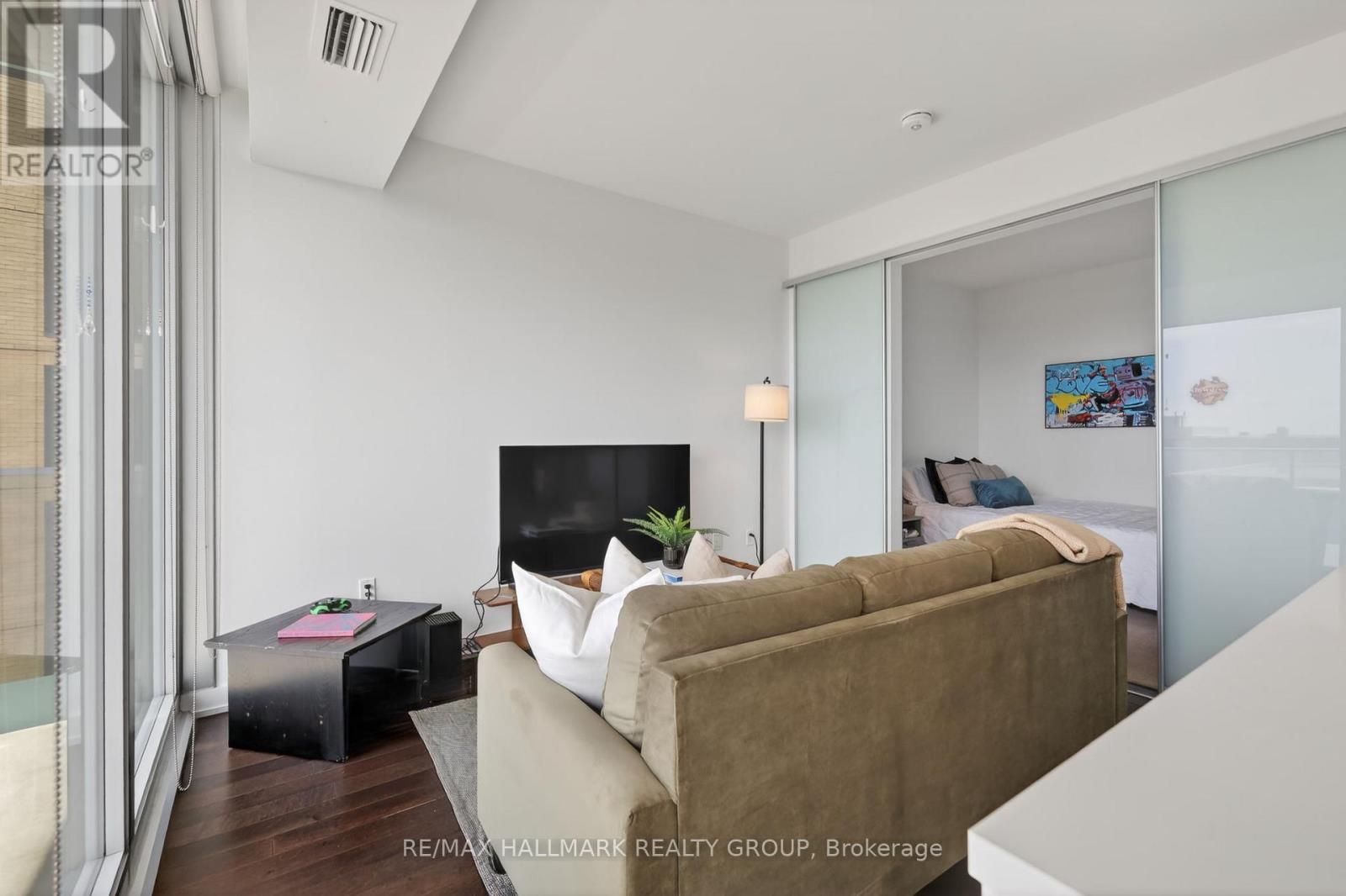 1 Bed, 1 Bath House for Sale in Ottawa – 1403 – 111 CHAMPAGNE AVENUE S, Ottawa – MLS# X13415872 - Image 10
